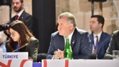Bakan Bak, Fenerbahçe Tarfin’i tebrik etti