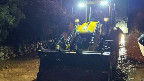 Antalya’da yağış mesaisi gece boyunca sürdü