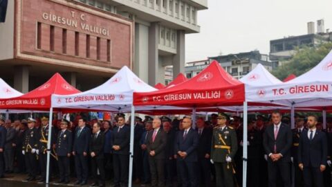 Giresun’da 29 Ekim Cumhuriyet Bayramı kutlamaları çelenk töreniyle başladı