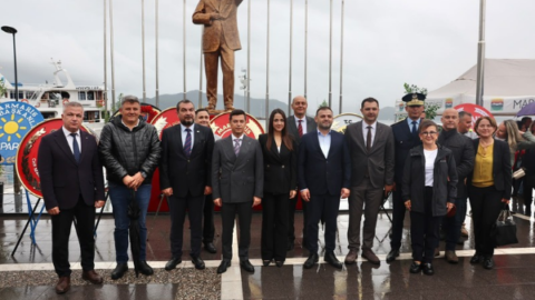 Marmaris’te Cumhuriyet Bayramı kutlamaları çelenk sunumuyla başladı