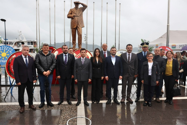 Marmaris’te Cumhuriyet Bayramı kutlamaları çelenk sunumuyla başladı
