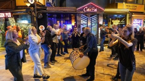 Maltepe’de Cumhuriyet’in 103’üncü yılı mübadil davuluyla kutlandı