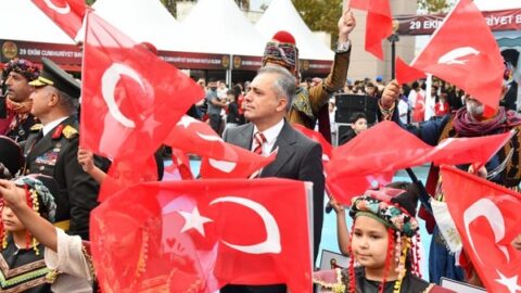 Osmaniye’de Cumhuriyet Bayramı geçit töreniyle kutlandı