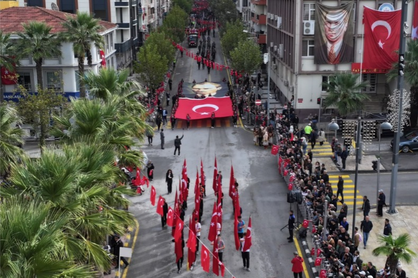 Manisa’da Cumhuriyet Bayramı geçit töreniyle kutlandı