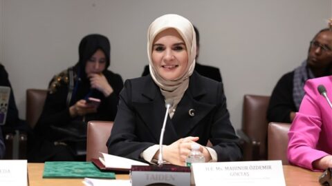 Bakan Göktaş, siyasette kadın olmanın önemine dikkat çekti