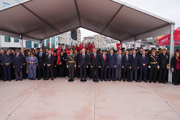 Taksim’de Cumhuriyet Bayramı için çelenk töreni düzenlendi