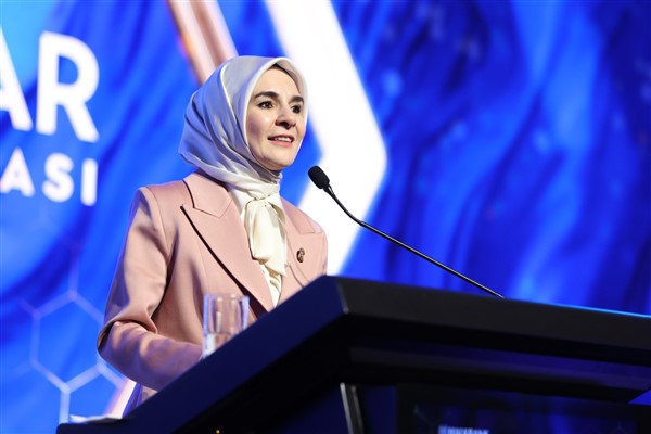 Bakan Göktaş, Anne Kız Buluşması programına katıldı