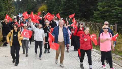 Osmangazi Belediyesi’nden Uludağ’da Cumhuriyet yürüyüşü