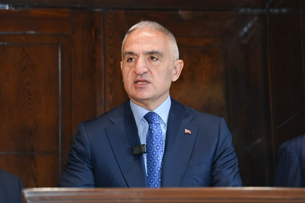 Bakan Ersoy: 400 sanatçıyı aynı sahnede buluşturuyoruz