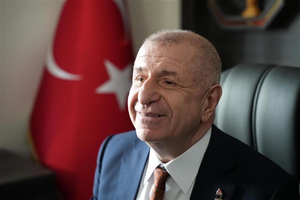 Özdağ, Denizli’de üniversitelilerle bir araya geldi