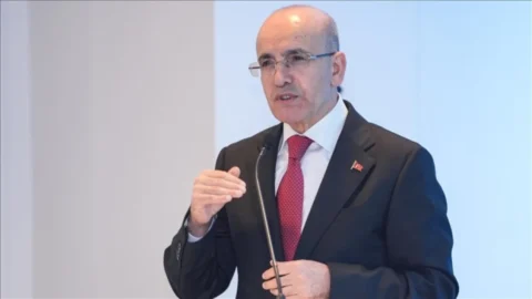 Bakan Şimşek’ten Türkiye ekonomisi için dayanıklılık vurgusu: Borçluluk düzeyimiz avantaj sağlıyor