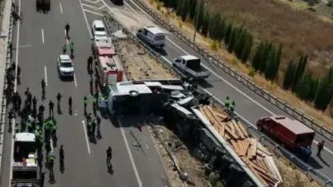 Manisa’daki 11 ölümlü kazada iki sürücü tutuklandı