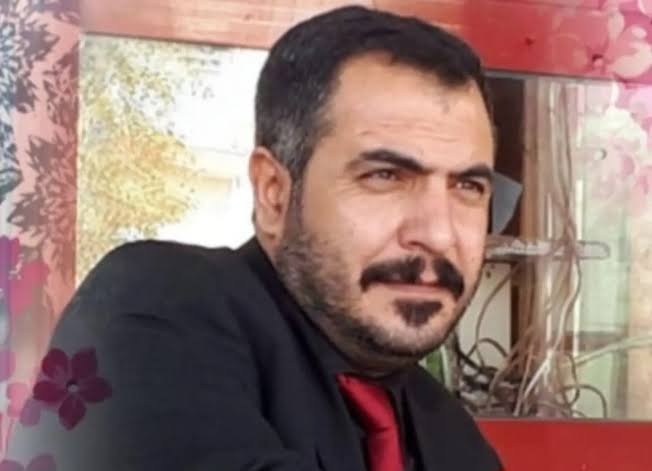 EDREMİT’TE ÖĞRETMEN FERDİ ÇIBUK SOSYAL MEDYA PAYLAŞIMI SORUŞTURMASINDA TUTUKLANDI